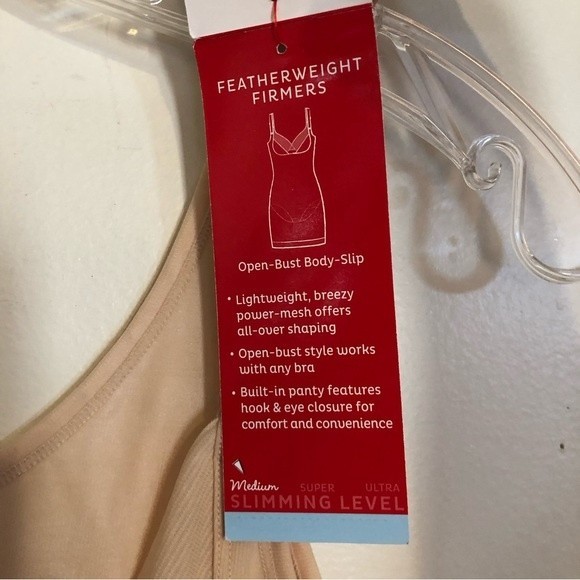 Assets by Spanx Red Hot Label Featherweight Firmers Body Slip Slimming S NWT New - Picture 2 of 7